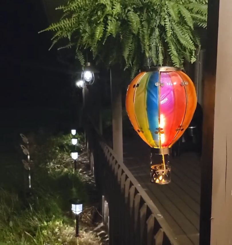 Hot air balloon solar simulated flame lantern